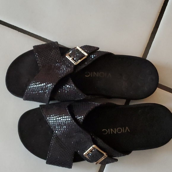 Vionic shoes - Picture 1 of 3